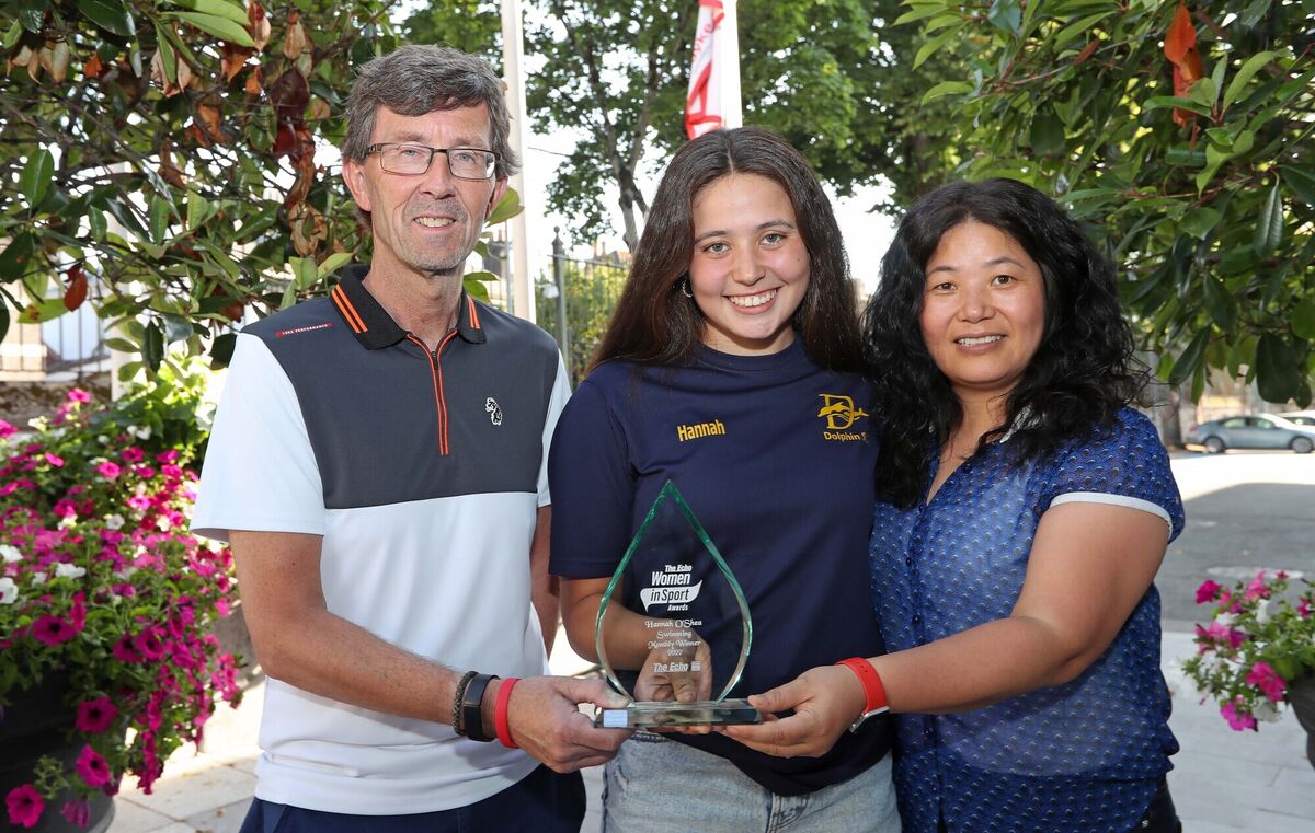 Rory Noonan, presents Hannah O'Shea, with her award, also included is Hannah's mum, Mi Young Kang. Picture: Jim Coughlan. Rory Noonan, presents Hannah O'Shea, with her award, also included is Hannah's mum, Mi Young Kang. Picture: Jim Coughlan.