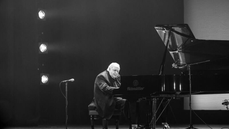 Pianist who learned to play again after stroke hosts concerts in UCC