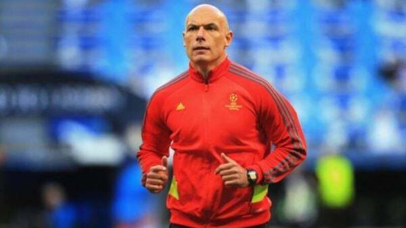 Howard Webb arranges meeting for Premier League referees after offside errors Howard Webb arranges meeting for Premier League referees after offside errors