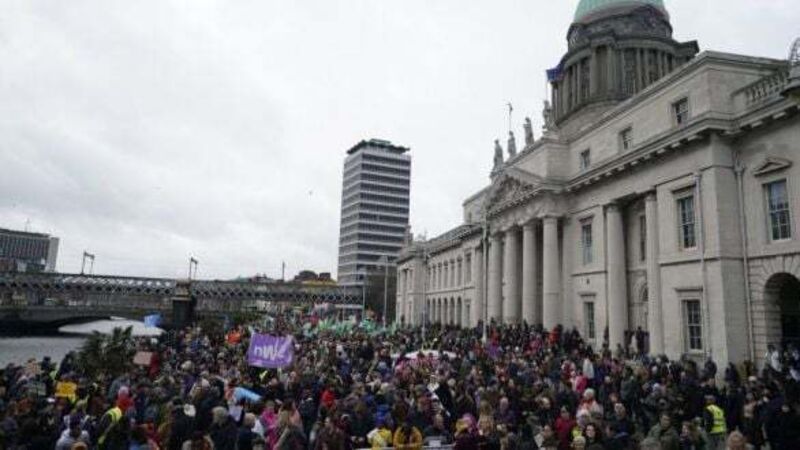 Thousands at Dublin anti-racism march told they are standing against extremism