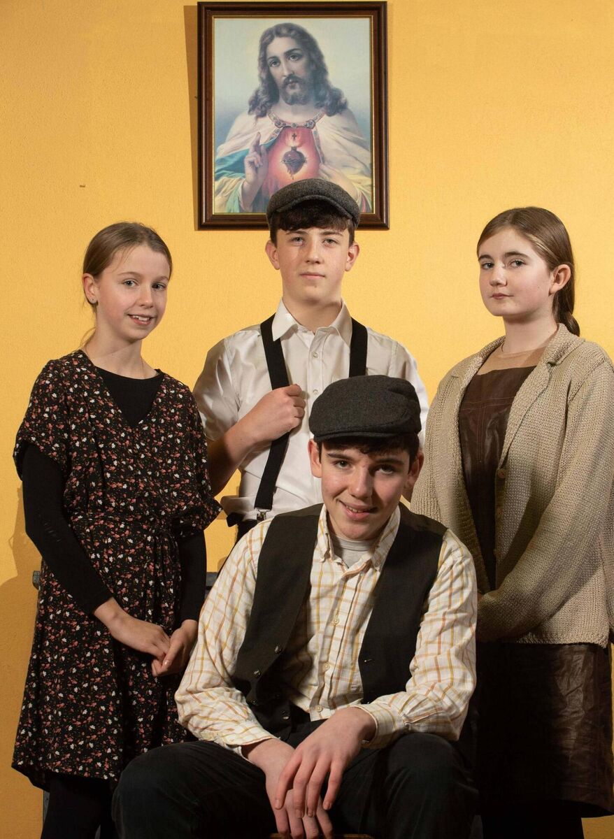 Rinceoirí Abbie Ní Scannláin, Eoin Ó Céilleachair, Abbie Ní Shé, agus Finín Ó Conaill i ndráma ‘Fáilte Abhaile’, a bheidh ar stáitse san Ionad Cultúrtha i mBaile Mhúirne. Grianghrafadóir: Don MacMonagle Rinceoirí Abbie Ní Scannláin, Eoin Ó Céilleachair, Abbie Ní Shé, agus Finín Ó Conaill i ndráma ‘Fáilte Abhaile’, a bheidh ar stáitse san Ionad Cultúrtha i mBaile Mhúirne. Grianghrafadóir: Don MacMonagle