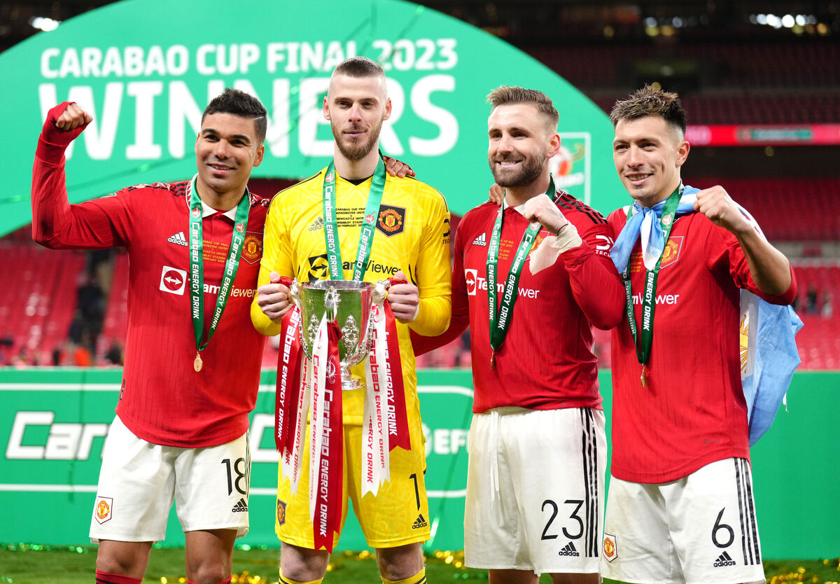 Manchester United's (left-right) Carlos Casemiro, David de Gea, Luke Shaw and Lisandro Martinez pose with the trophy after the Carabao Cup Final match at Wembley Stadium.