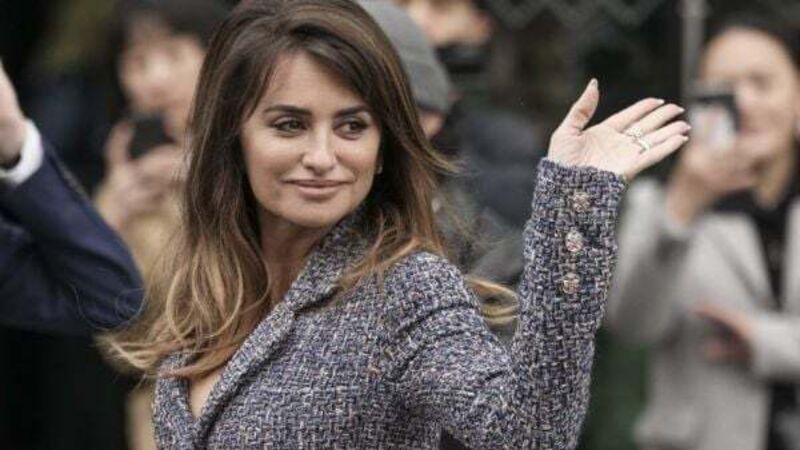 Penelope Cruz, Zoe Saldana and Anna Wintour among stars spotted at Chanel fashion show Penelope Cruz, Zoe Saldana and Anna Wintour among stars spotted at Chanel fashion show