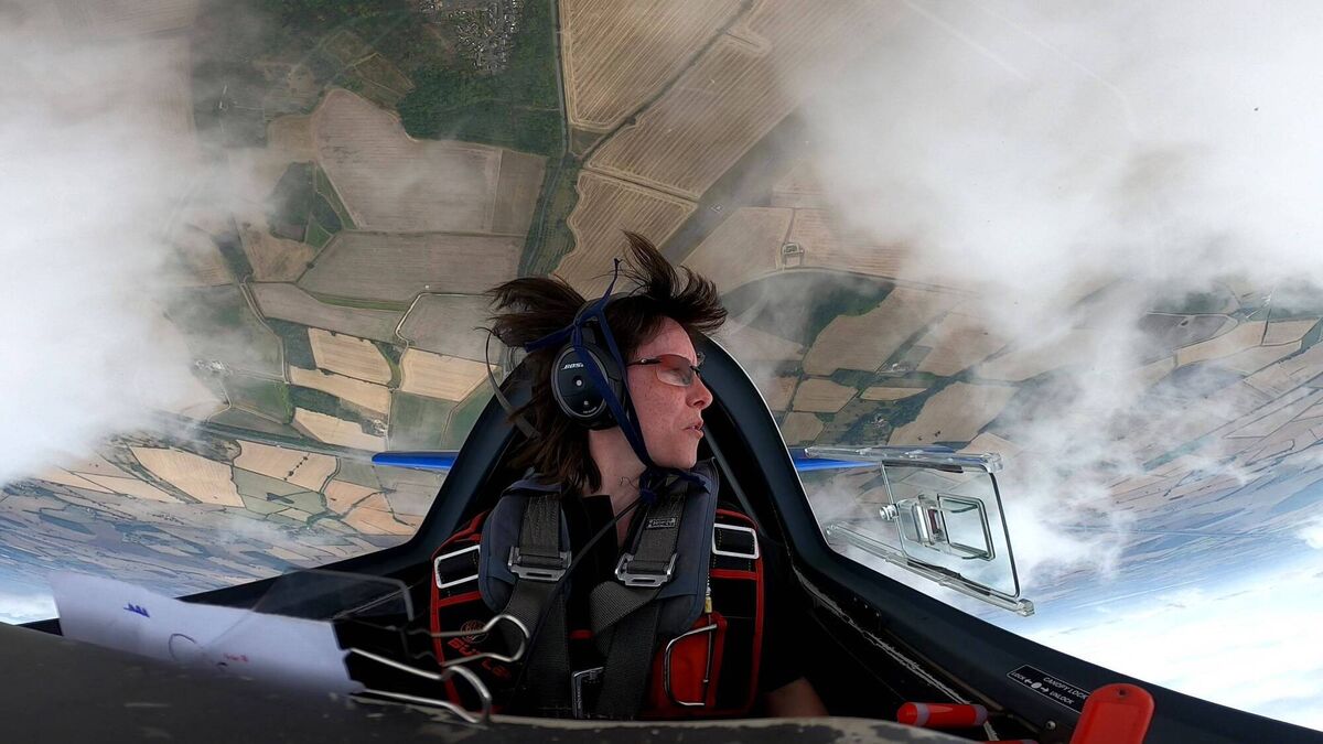 Laura Russell, who works as first officer for Aer Lingus, is currently preparing to compete in the Las Vegas World Advanced Aerobatic Championships taking place in November of this year.