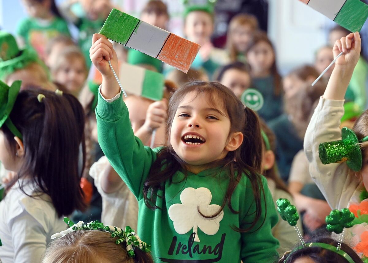 Daniela enjoying the concert with singer/songwriter John Spillane for Seachtain na Gaeilge in Scoil Bhríde, Eglantine, Cork. Picture Denis Minihane.