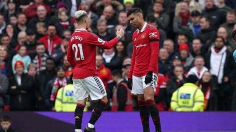 Casemiro sent off as Manchester United are held by Southampton