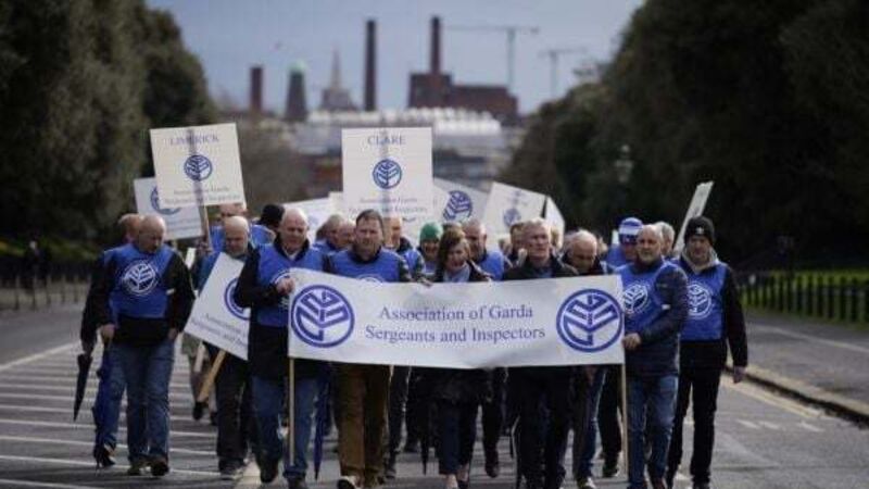 Garda sergeants and inspectors to stage further protest over roster issues Garda sergeants and inspectors to stage further protest over roster issues