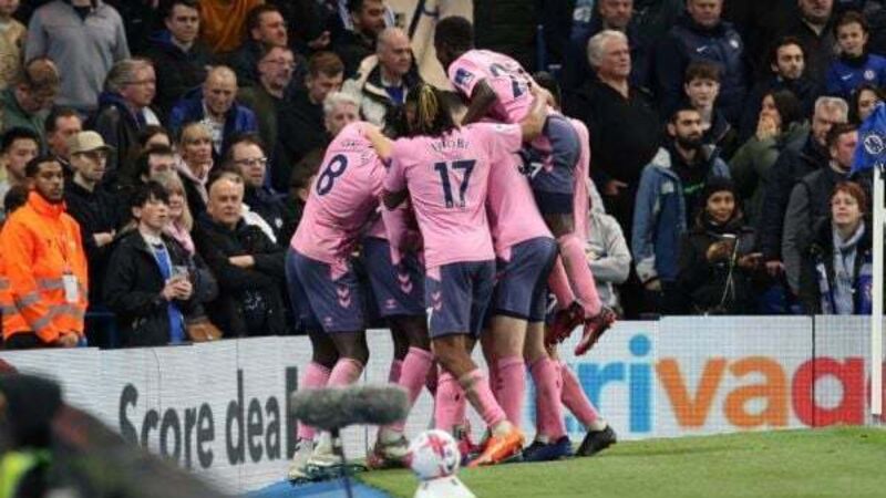 Late Ellis Simms goal earns Everton a point and checks Chelsea’s progress