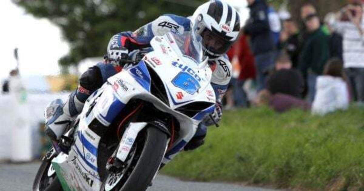 'Blast of oil and smoke' from William Dunlop's motorbike before fatal crash - Vimarsana News