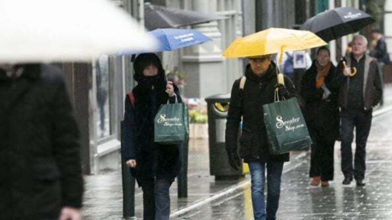 Weather: mixed weekend of showers and sunshine with temperatures set to drop on Sunday night