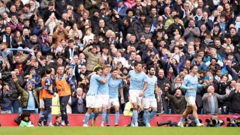 Manchester City cruise to victory over Liverpool to stay in the hunt