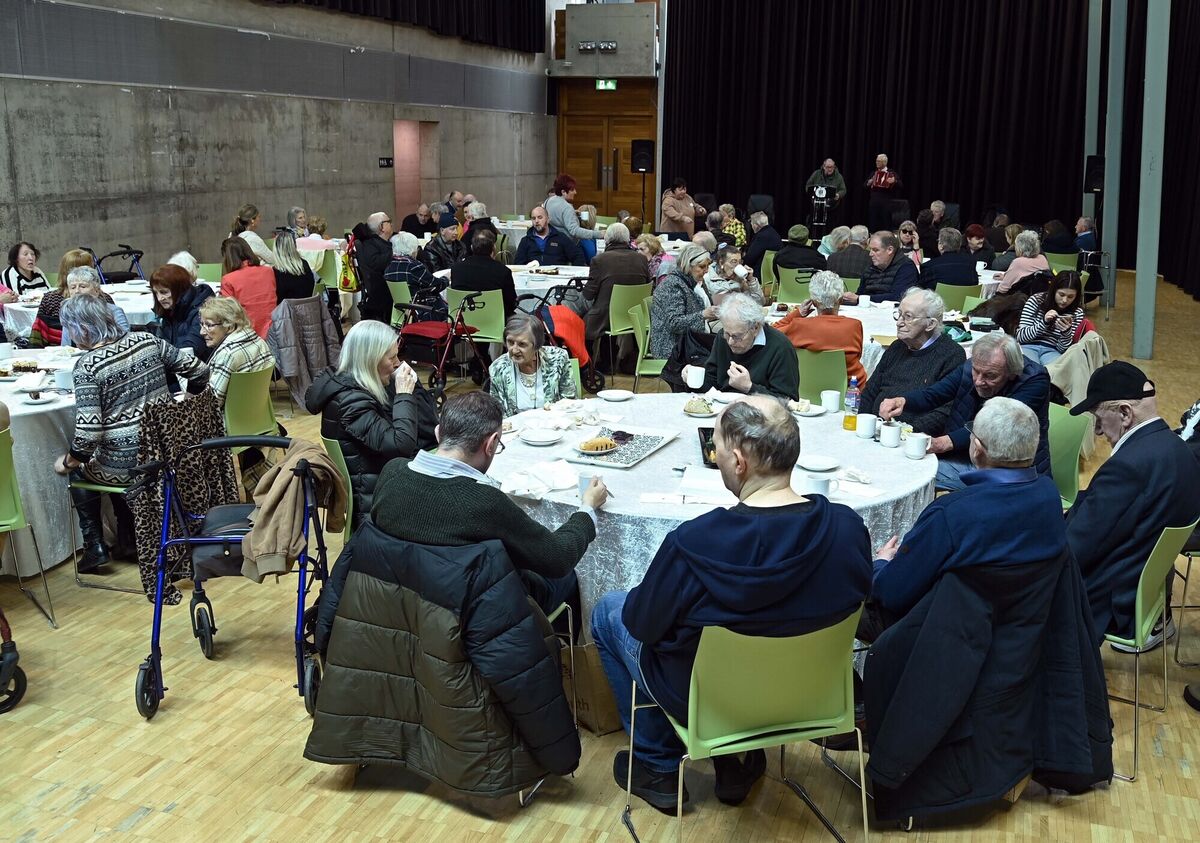 Enjoying the Friendly Call Cork tea party at City Hall. Picture Denis Minihane. Enjoying the Friendly Call Cork tea party at City Hall. Picture Denis Minihane.