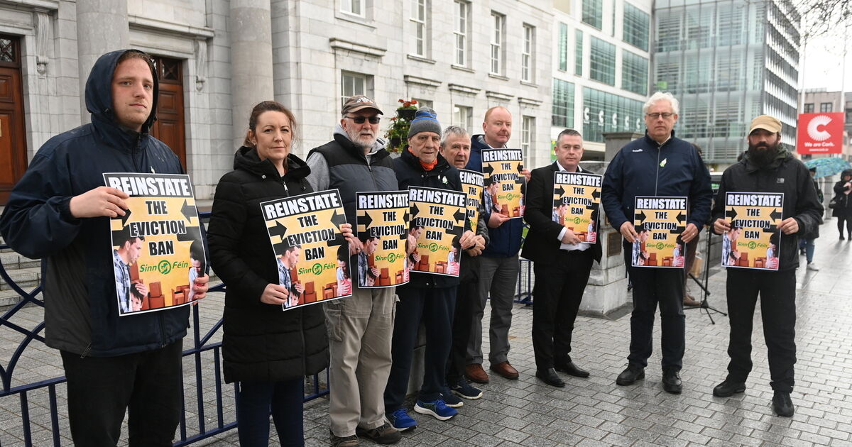 '975 people facing eviction': Protest on housing crisis takes place at Cork City Hall - Vimarsana News