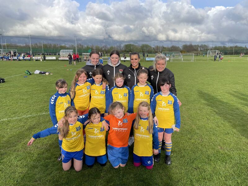 Cork City women’s players Jesse Mendez, Niamh Cotter, Alix Mendez and Heidi Mackin with Carrigtwohill U10 team 