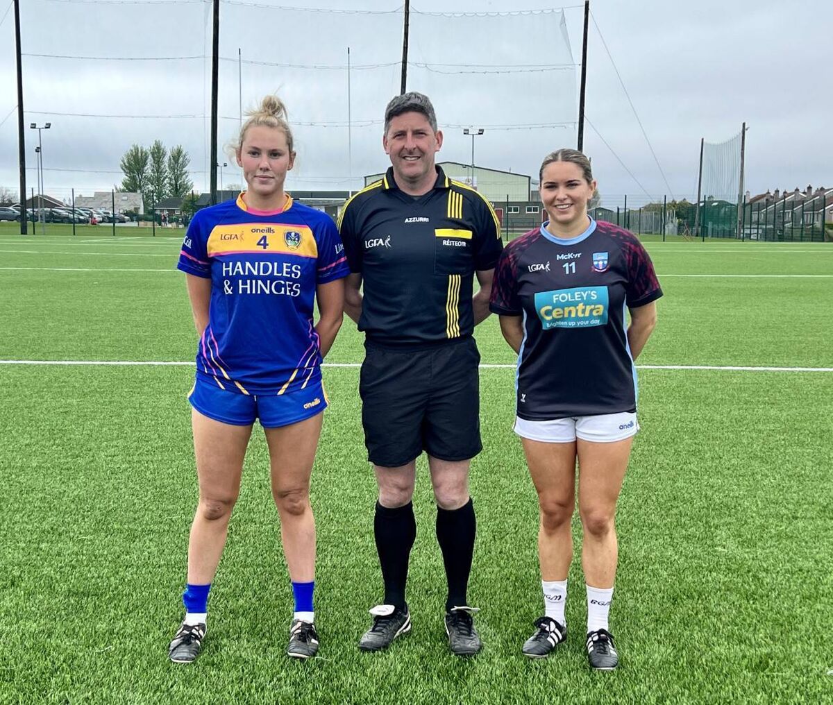  (Left to right): Lisgoold captain Laura Murphy, referee Conor McCarthy (Rosscarbery Ladies) and Katelyn Dineen captain of Ibane Ladies before Sunday’s Cork LGFA U21D county final in Bishopstown.