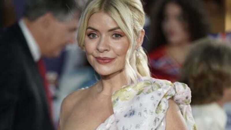 Shingles explained as Holly Willoughby takes time off from This Morning Shingles explained as Holly Willoughby takes time off from This Morning