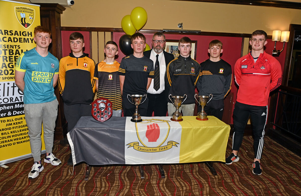  At the medal presentation, night were: Ross O'Sullivan, Cork U20's; brothers Callum and Nathan Coffey, joint U13 captains; Jamie Coughlan, captain U14s; Jack Dorgan, chairman juvenile section; Daniel Scanlon, captain U15s, Luke Hurley, captain U14s, and Daire Connery, Cork senior hurler. .	Picture: Eddie O’Hare 
                     
