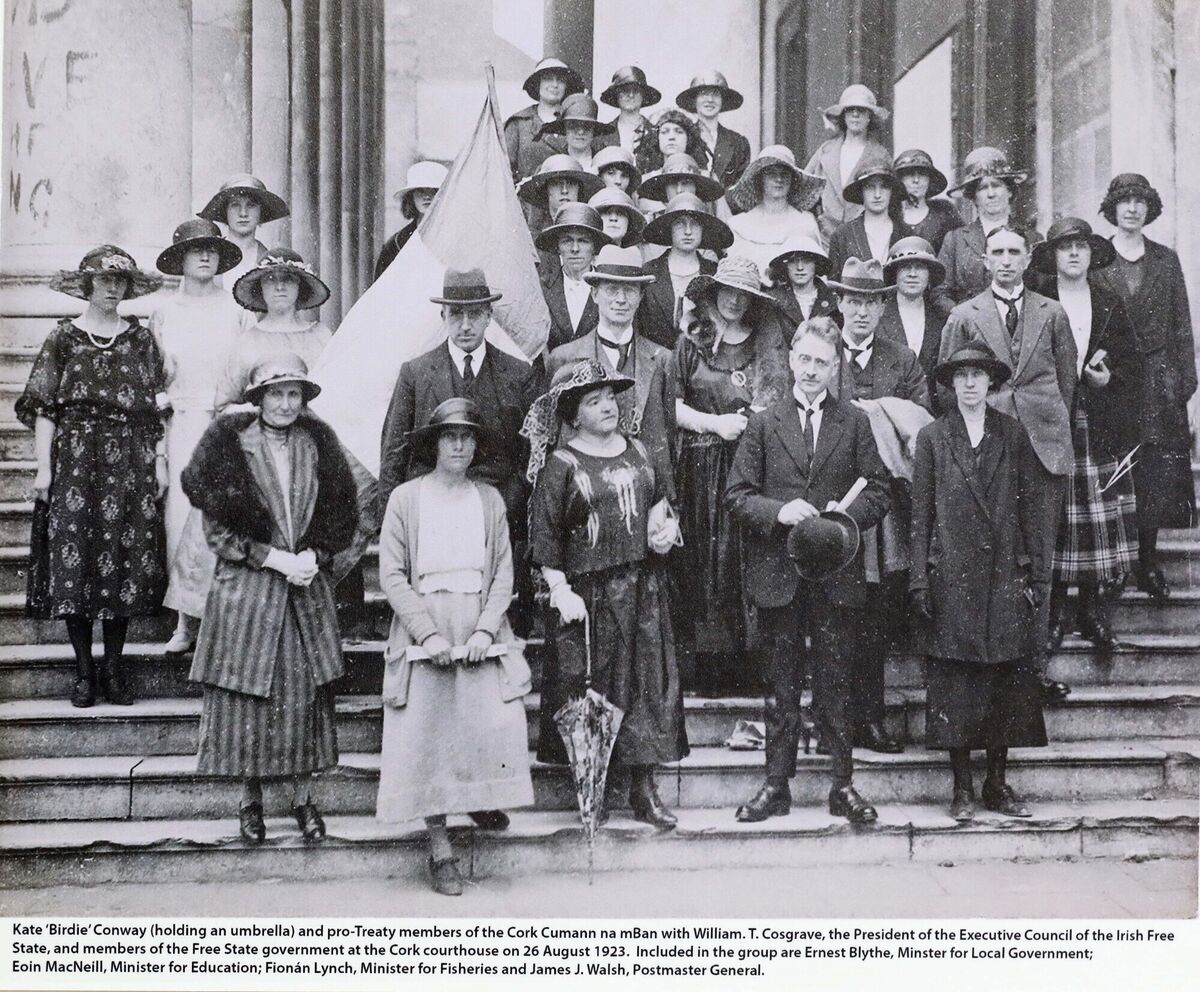 Cumann na mBan image on the Cork Court House steps, which included the Conlon sisters May and Lil Conlon.