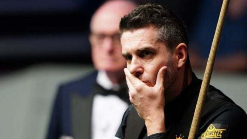 Mark Allen battles back to stay in scrappy Crucible semi against Mark Selby