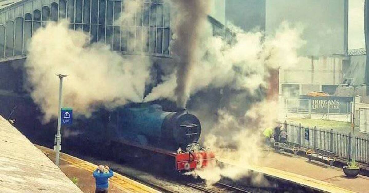 Steam train evokes grand age of rail at Kent Station in Cork - Vimarsana News