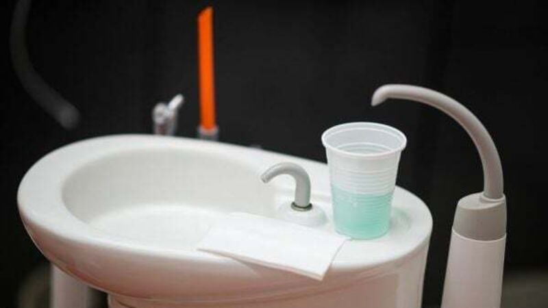 Dentists vote no confidence in Minister for Health as 1 in 6 waiting over three months for appointment