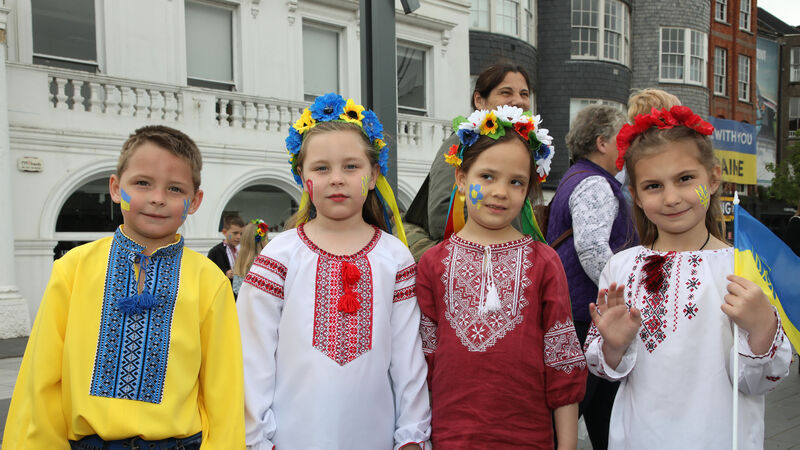 Emotional scenes in Cork as Lord Mayor embraces members of Ukrainian community celebrating a tradition from home