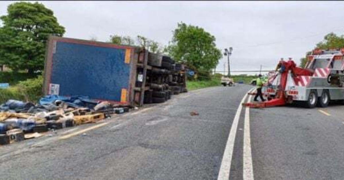 Major spillage of hazardous waste on the N2 after truck overturns - Vimarsana News