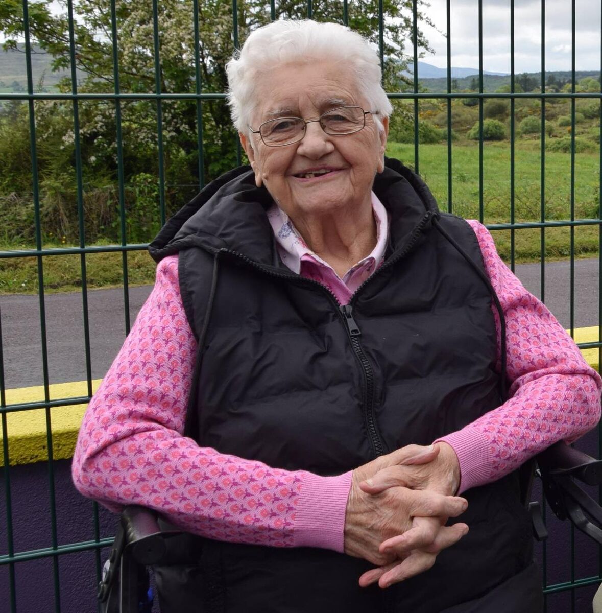 Madge Uí Éalaithe, aois 99, a cheaptar atá ar an iar-dhalta is sine. Grianghrafadóir: Nóirín Uí Thuama 