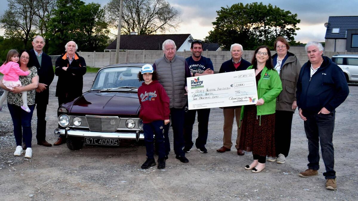Richard Donlon, president of Crookstown Vintage Club, presenting €2,000, proceeds of their fundraising event, to Louise O'Brien, Mercy Hospital Foundation. Included are Tony McCarthy, Chairman, Elmarie Corcoran, secretary, Mary Kenneally, treasurer and club members. Picture: Mike English Richard Donlon, president of Crookstown Vintage Club, presenting €2,000, proceeds of their fundraising event, to Louise O'Brien, Mercy Hospital Foundation. Included are Tony McCarthy, Chairman, Elmarie Corcoran, secretary, Mary Kenneally, treasurer and club members. Picture: Mike English