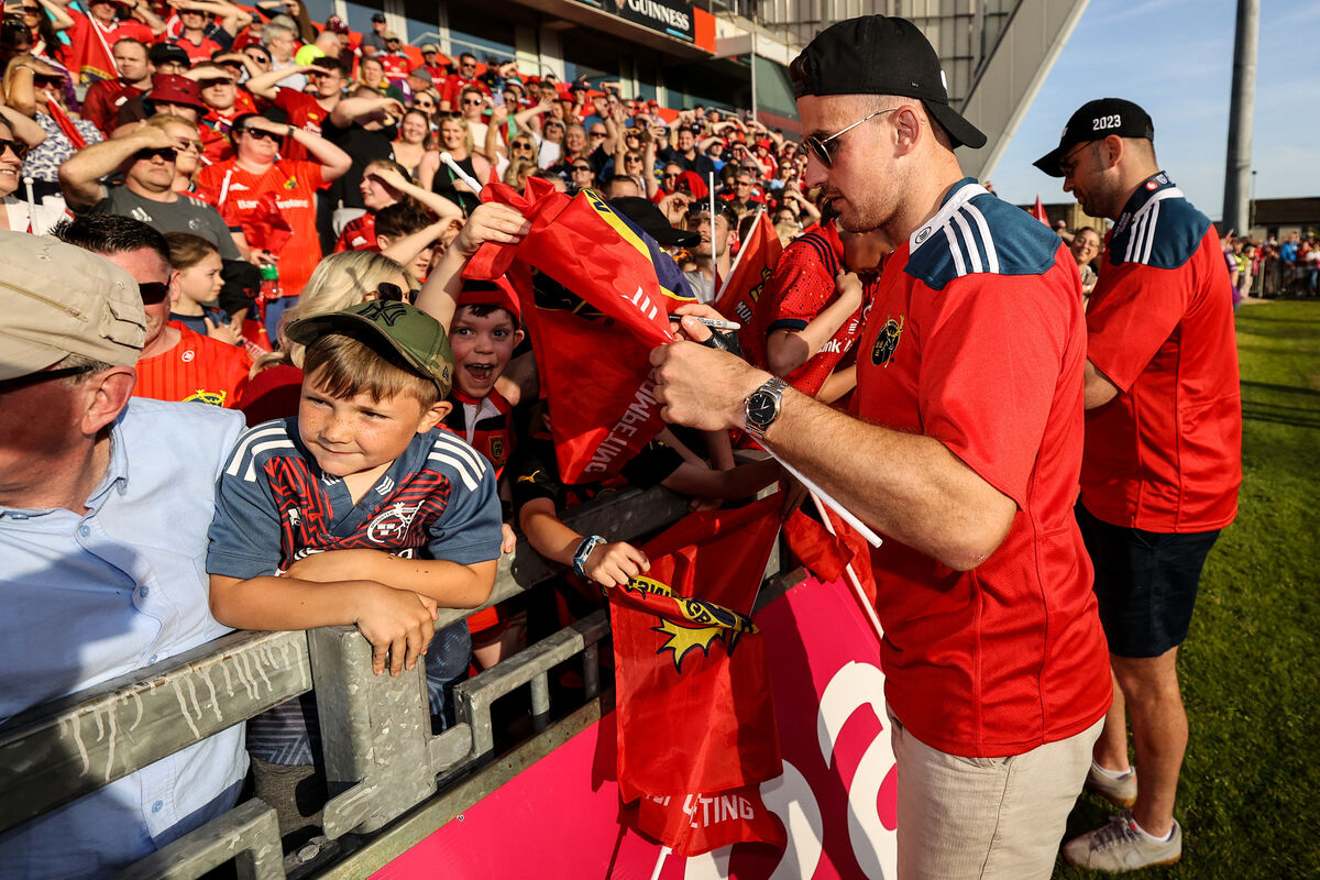 Shane Daly signs autographs for fans. Picture:INPHO/Ben Brady Shane Daly signs autographs for fans. Picture:INPHO/Ben Brady