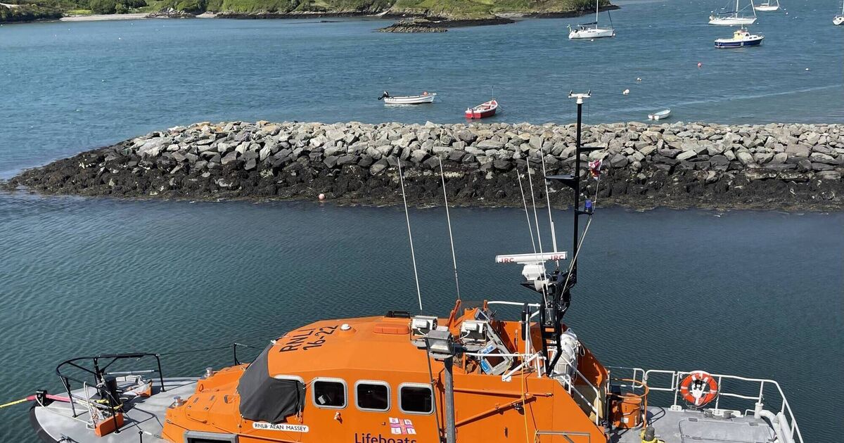 RNLI bring passengers to safety as yacht sinks off Cork coast - Vimarsana News