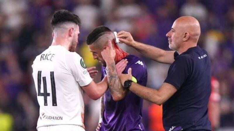 Fiorentina’s Cristiano Biraghi struck by object thrown from West Ham fans Fiorentina’s Cristiano Biraghi struck by object thrown from West Ham fans