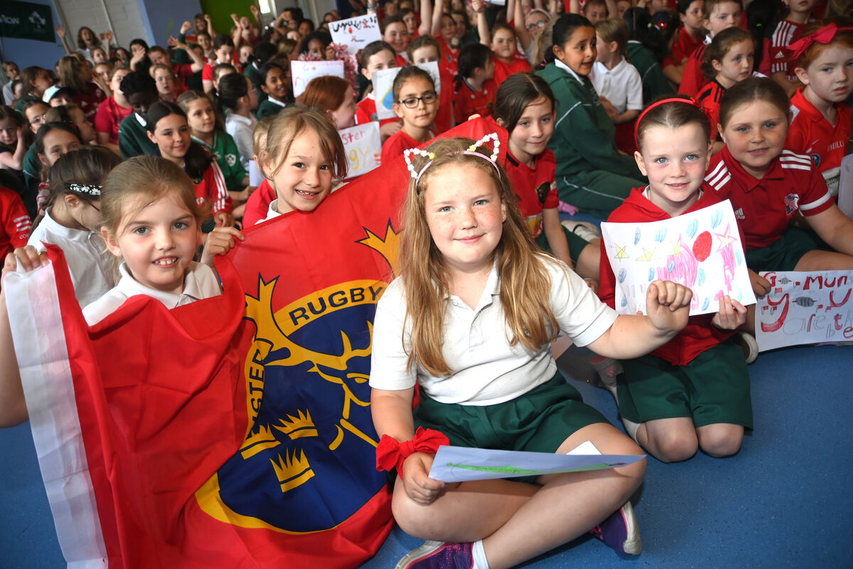Pupils Fiadh, Amelia, Haylie, Isla and Jess show their support. Pic: Larry Cummins Pupils Fiadh, Amelia, Haylie, Isla and Jess show their support. Pic: Larry Cummins