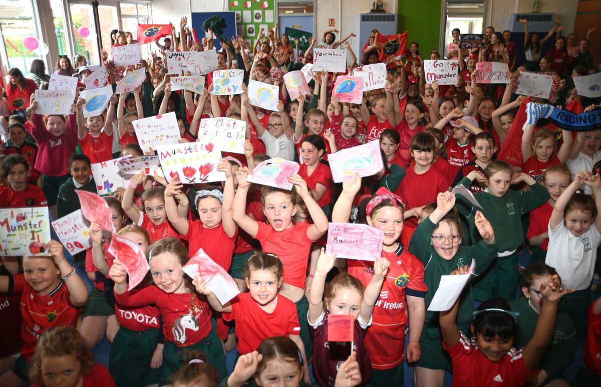 Munster Rugby players Alex Kendellen and Peter O'Mahony brought the United Rugby Championship (URC) trophy to Scoil Bhride, Eglantine Girls National School at Douglas Cork on Thursday 8th June 2023. National school pupils at Ballintemple NS, Crab Lane, Scoil Bhride, Eglantine Girls National School, Gaelscoil na Duglaise, Douglas and St Anthony's BNS Ballinlough got to see the trophy and chat to the visiting players this week. Pic: Larry Cummins Munster Rugby players Alex Kendellen and Peter O'Mahony brought the United Rugby Championship (URC) trophy to Scoil Bhride, Eglantine Girls National School at Douglas Cork on Thursday 8th June 2023. National school pupils at Ballintemple NS, Crab Lane, Scoil Bhride, Eglantine Girls National School, Gaelscoil na Duglaise, Douglas and St Anthony's BNS Ballinlough got to see the trophy and chat to the visiting players this week. Pic: Larry Cummins