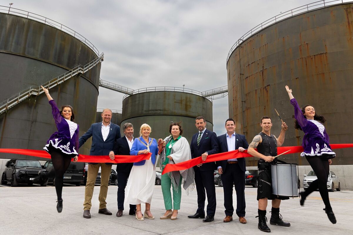 William Tebbit, Chief Executive Officer at GBF; Magnus Hammick, Chief Executive Officer, Green Biofuels Limited UK; Cllr Deirdre Forde, Lord Mayor of Cork; Cllr Audrey Buckley, Deputy Mayor of The County of Cork; Conor Mowlds, Chief Commerical Officer, the Port of Cork Company (PoCC); Peter O'Brien, ROI Manager, GBF Ireland Ltd, pictured today with performers Aoibhin Kenneally (Left), Kevin Curran and Aoibhin Marren (Right), as leading sustainable biofuel supplier GBF officially launched Ireland’s first low-carbon biofuel terminal at Ringaskiddy, Co. Cork. Picture: Michael O'Sullivan /OSM PHOTO.