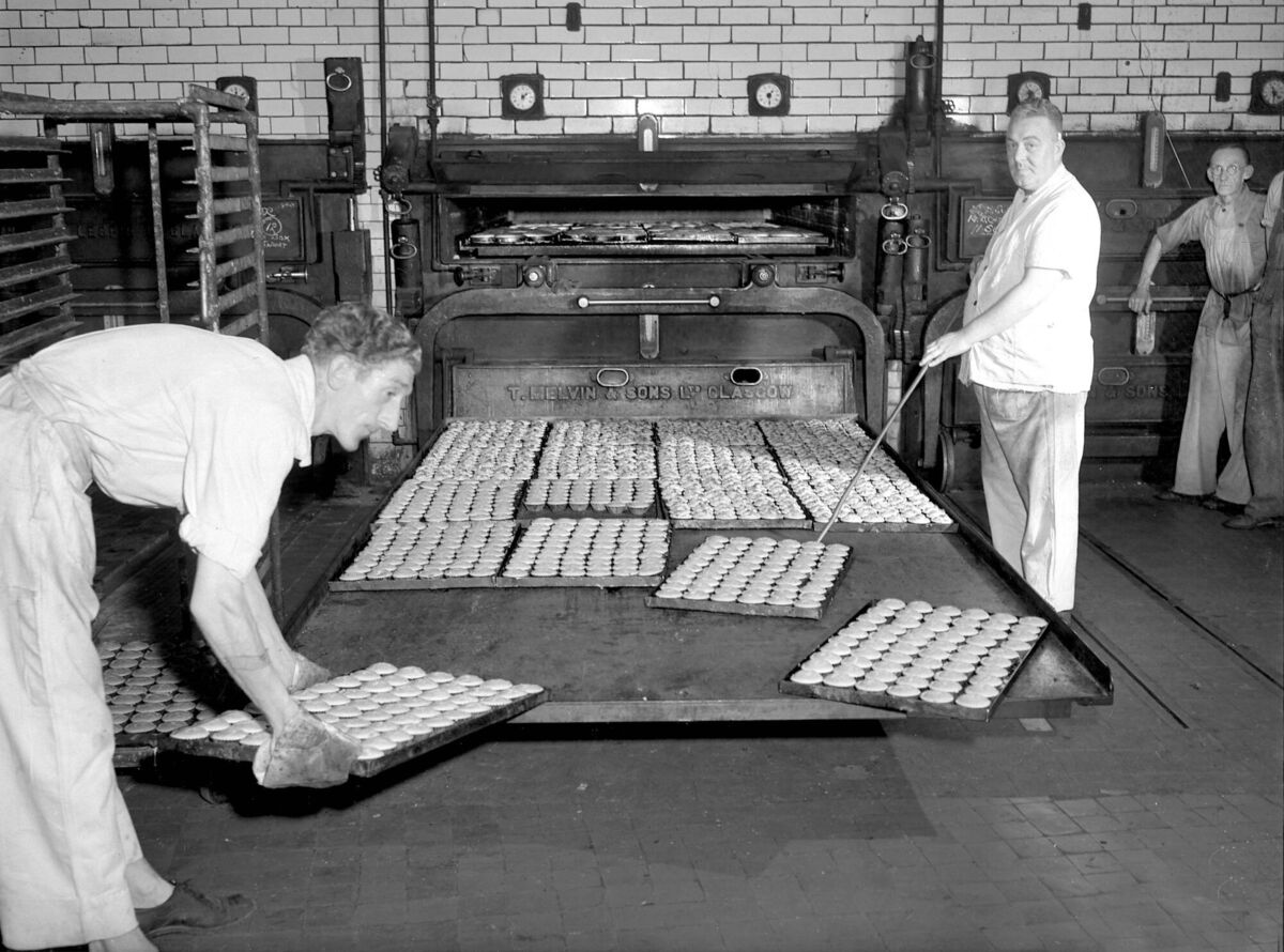 Workers at Thompson's bread and cake factory on MacCurtain Street, Cork in 1953 Workers at Thompson's bread and cake factory on MacCurtain Street, Cork in 1953