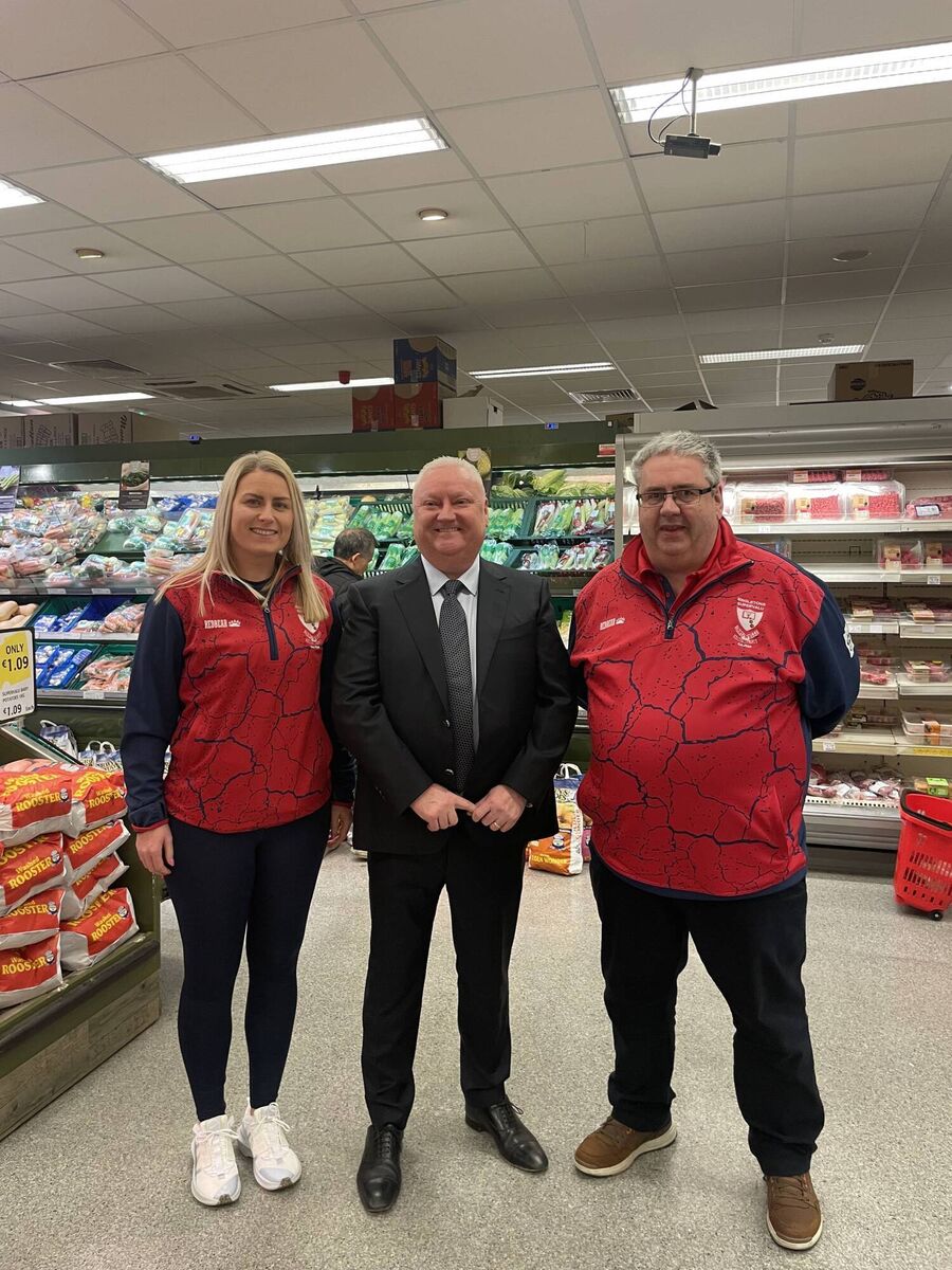 Danielle O'Leary and Kevin Harris of Brunell Basketball club with club sponsor Tomas Singleton Danielle O'Leary and Kevin Harris of Brunell Basketball club with club sponsor Tomas Singleton