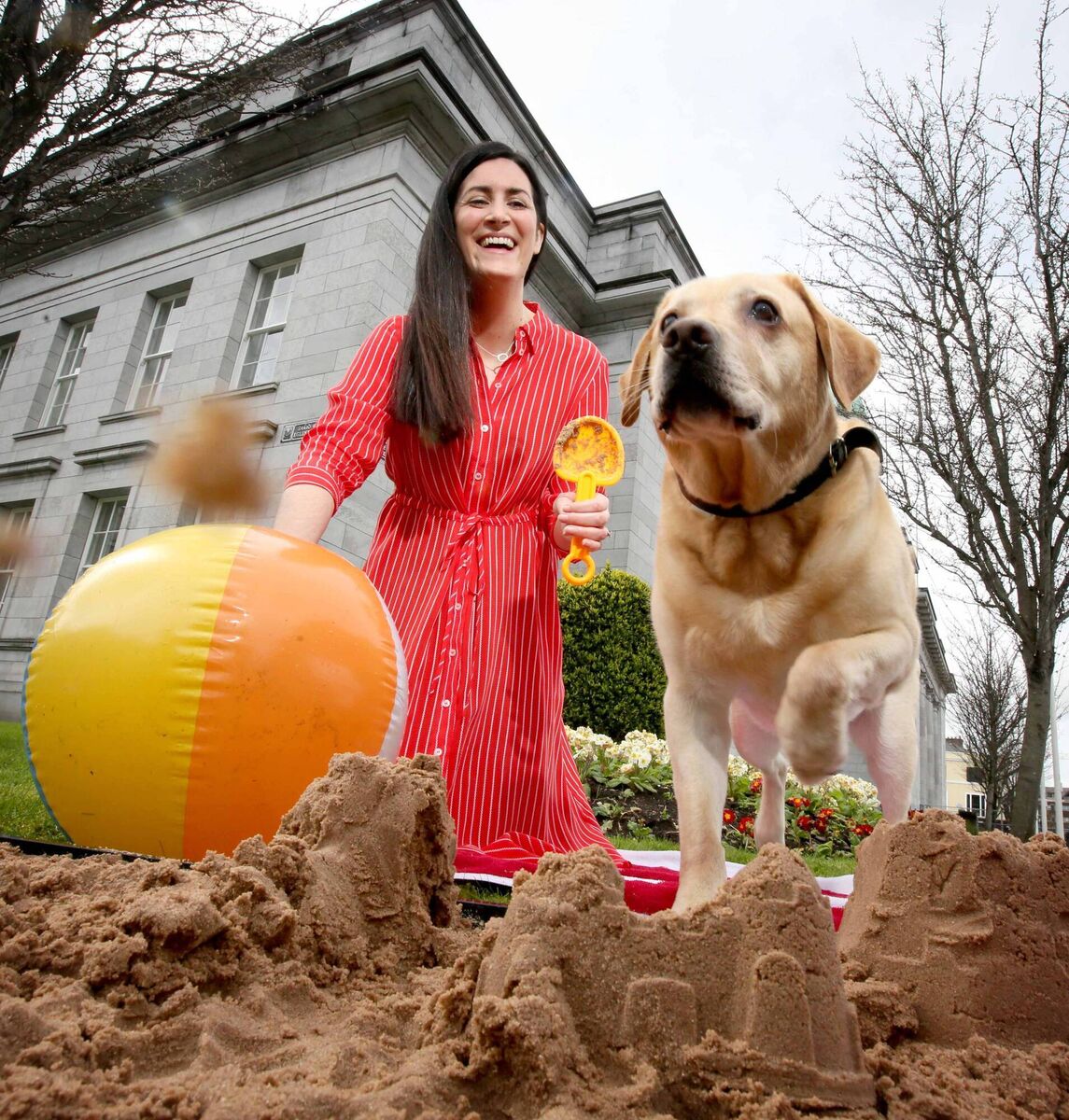 Cork Midsummer Festival director Lorraine Maye with ‘Quilan’ the dog on a beach setting outside Cork’s City Hall to mark the announcement of the ‘Sun &amp; Sea’ production as part of this year’s Festival .	Picture: Mark Stedman
                    