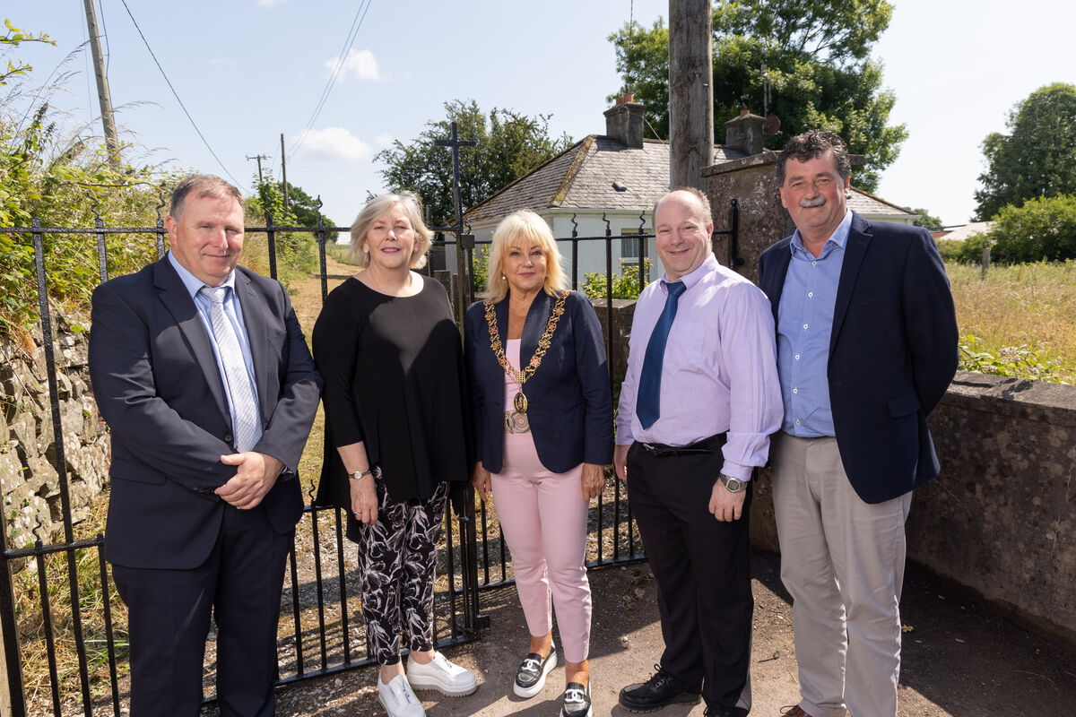 Kieran Cronin, HSE Estates Manager, Ann Doherty, Chief Executive Cork City Council, Lord Mayor Cllr Deirdre Forde, David Joyce, Director Operations Cork City Council and Liam Casey, Head of Parks Cork City Council at the Famine memorial on Carrs Hill, Cork for the announcement that Cork City Council will now take ownership of the famine graveyard from the HSE. Kieran Cronin, HSE Estates Manager, Ann Doherty, Chief Executive Cork City Council, Lord Mayor Cllr Deirdre Forde, David Joyce, Director Operations Cork City Council and Liam Casey, Head of Parks Cork City Council at the Famine memorial on Carrs Hill, Cork for the announcement that Cork City Council will now take ownership of the famine graveyard from the HSE.