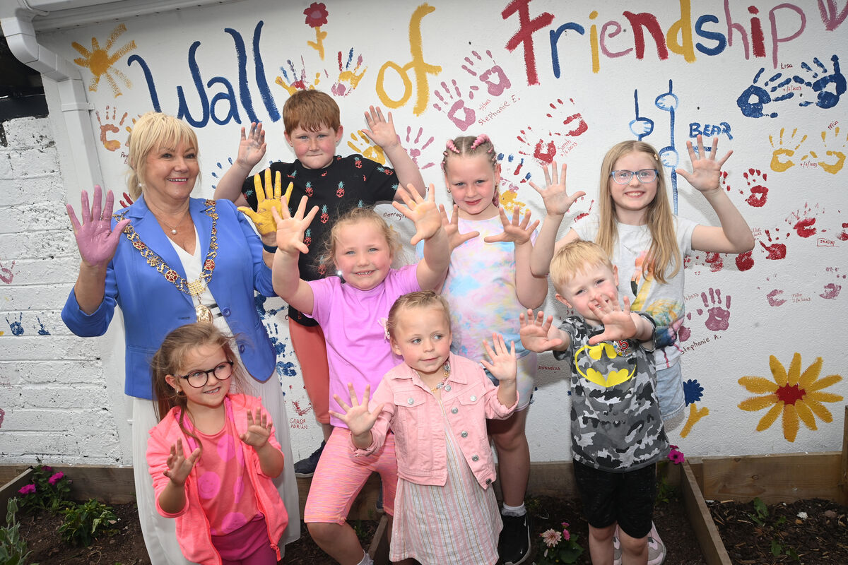  Lord Mayor Cllr Deirdre Forde and children who added their painted handprints to the 'Wall of Friendship'. Pic: Larry Cummins.