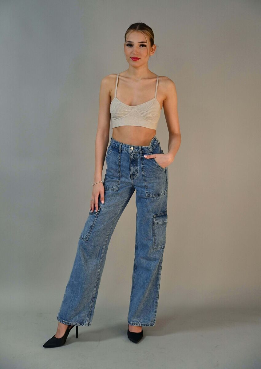 Sofia Labus wearing her Cargo jeans from Penneys and top from Stradivarius. Sofia Labus wearing her Cargo jeans from Penneys and top from Stradivarius.