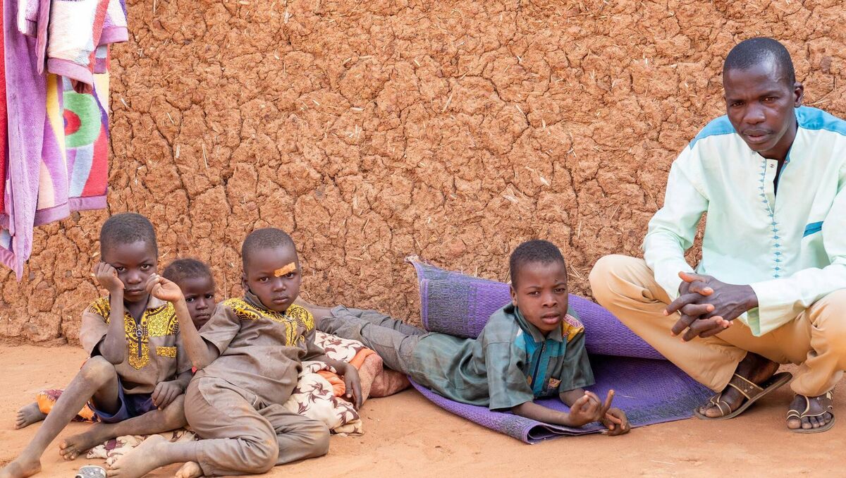 Abudayabou Malam Hadabi (35) with four of his children. His youngest child, 13-month-old Mahamadou, was severely acutely malnourished is receiving emergency therapeutic food at a Concern-supported health centre in Kalfou Rahi, Niger. Photo: Darren Vaughan/Concern Worldwide