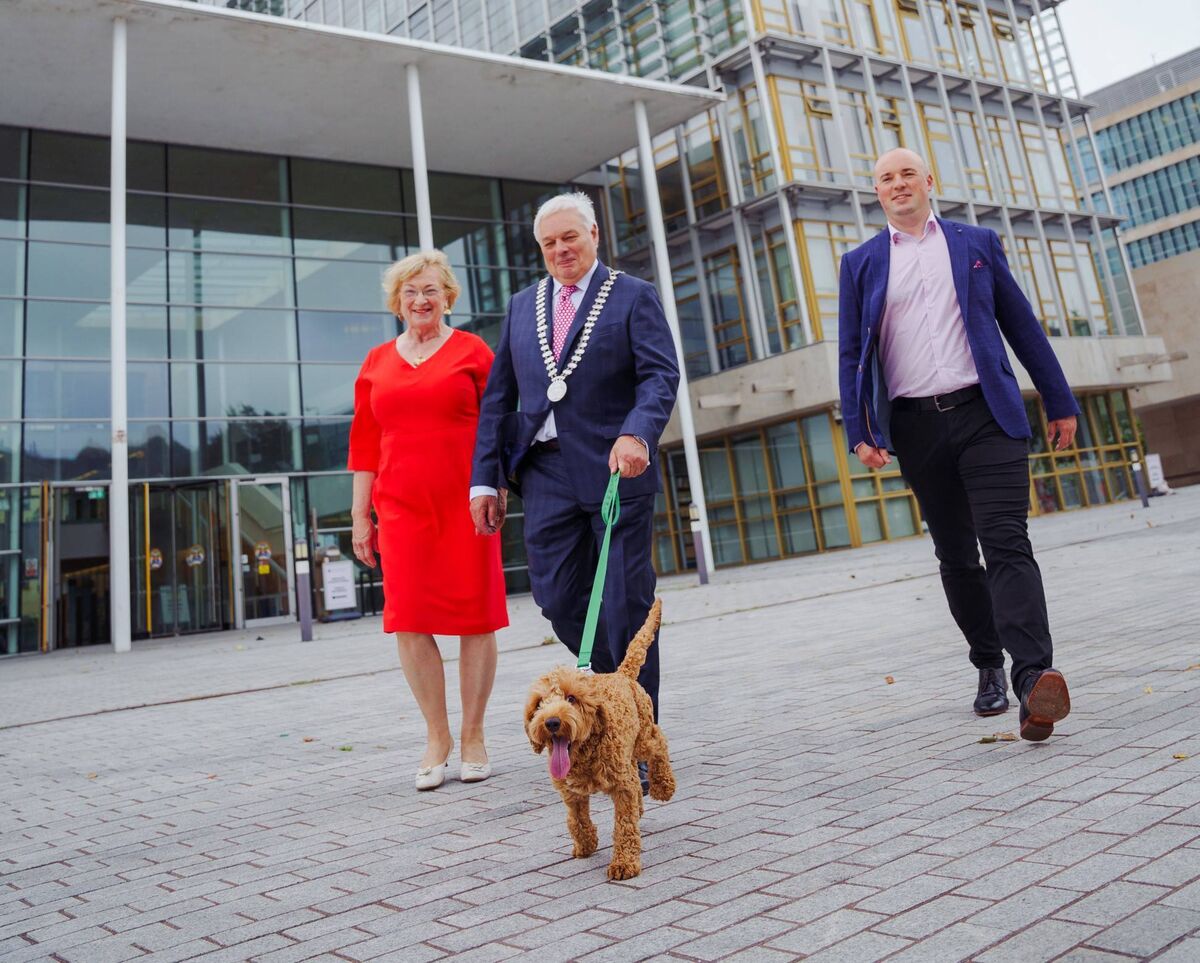 Repro Free - Mayor of the County of Cork, Cllr Frank O Flynn with wife Mary, son Francis John and their dog Copper outside Cork County Hall following his election to the office of first citizen of Cork County. Pic: Philip Daly Repro Free - Mayor of the County of Cork, Cllr Frank O Flynn with wife Mary, son Francis John and their dog Copper outside Cork County Hall following his election to the office of first citizen of Cork County. Pic: Philip Daly