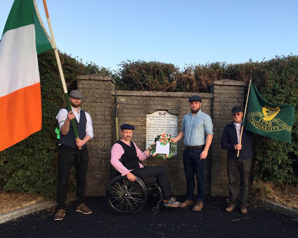 Johnny Phair and Stiofán Ó Connaill, jointly laid the wreath at the Big Cross Monument representing the local community and participants in the 1798 battle. They are pictured with Tiernán Ó Connaill, holding the tricolour and Traolach Ó Donnabháin, (1998 committee member) holding the Clonakilty bicentenary flag.