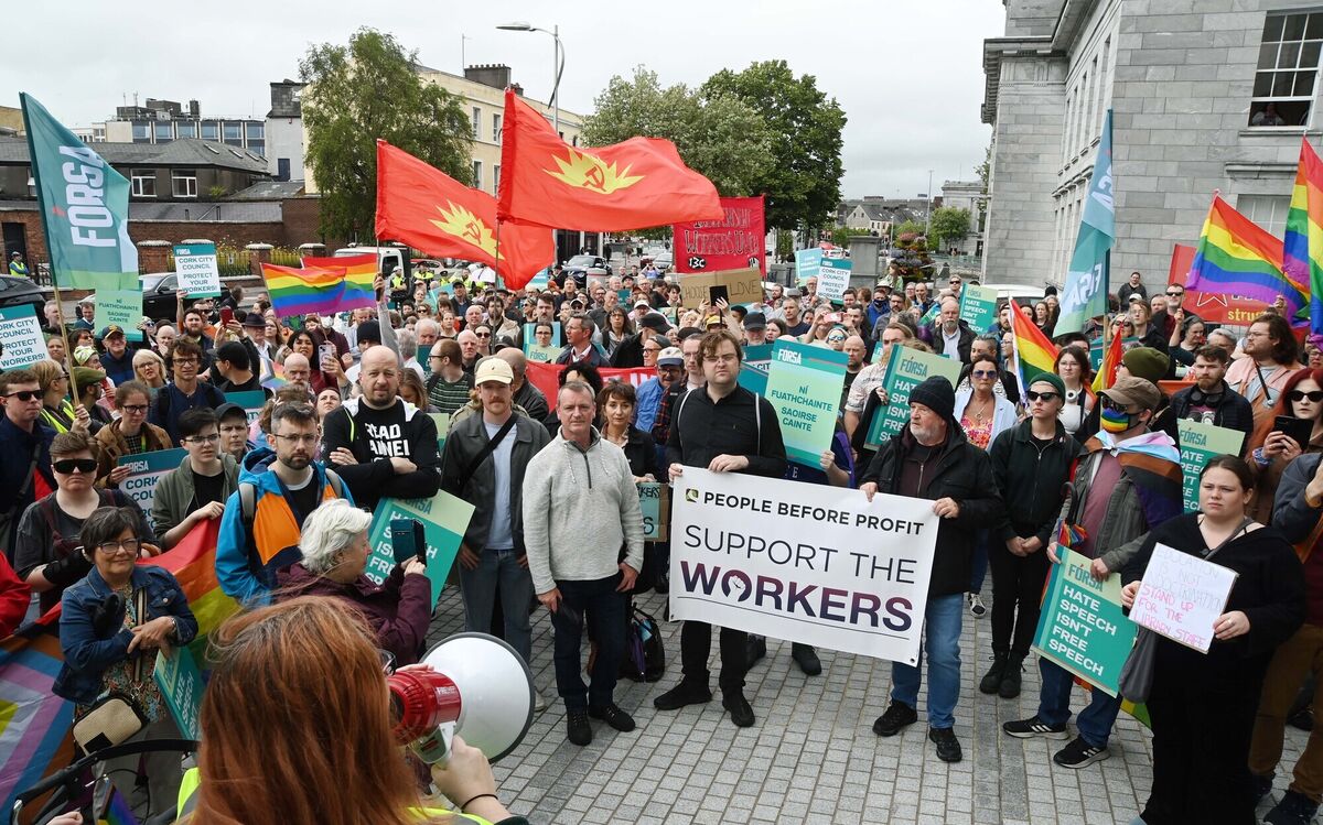 The FÓRSA solidarity rally in support of Cork City Library staff after making its way to Cork City Hall from Grand Parade. The FÓRSA solidarity rally in support of Cork City Library staff after making its way to Cork City Hall from Grand Parade.