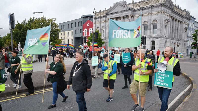 Hundreds turn out in support of Cork City library workers Hundreds turn out in support of Cork City library workers