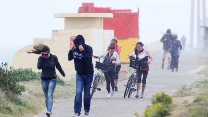 'Unseasonably' windy weather as Met Éireann puts entire country on alert 'Unseasonably' windy weather as Met Éireann puts entire country on alert