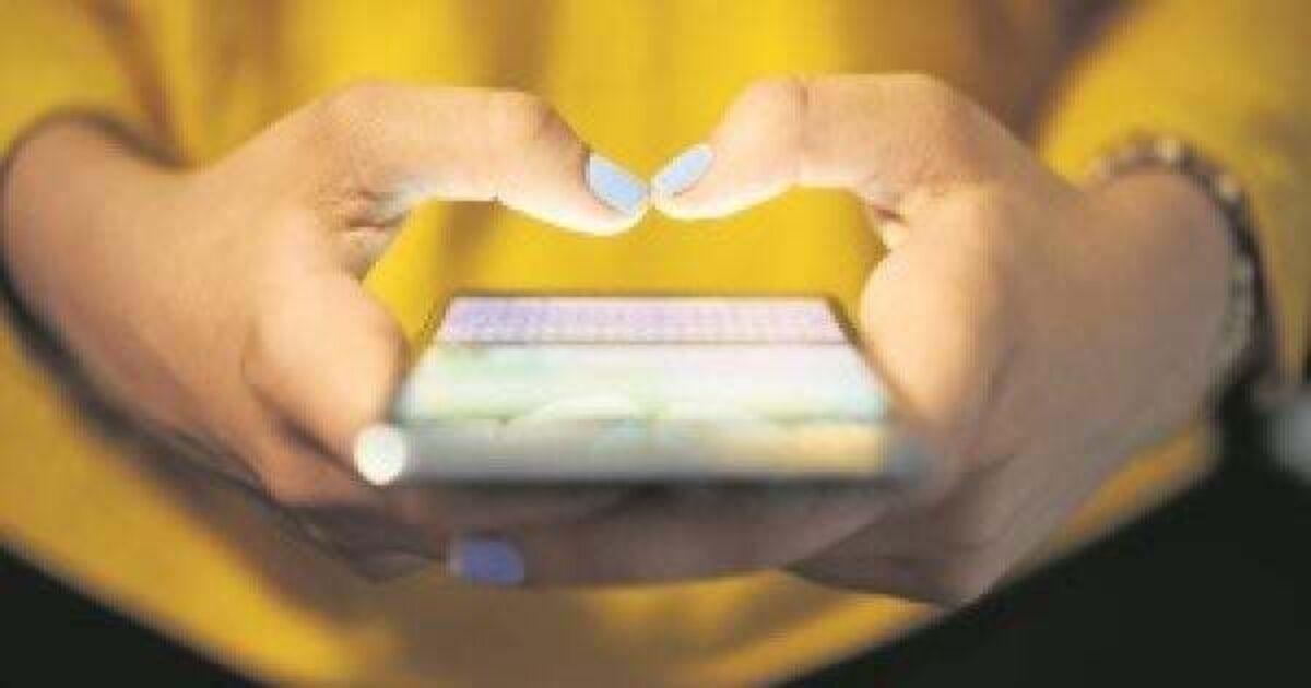 Bar worker who received 'vile' sexually explicit texts awarded €15,000 for unfair dismissal - Vimarsana News