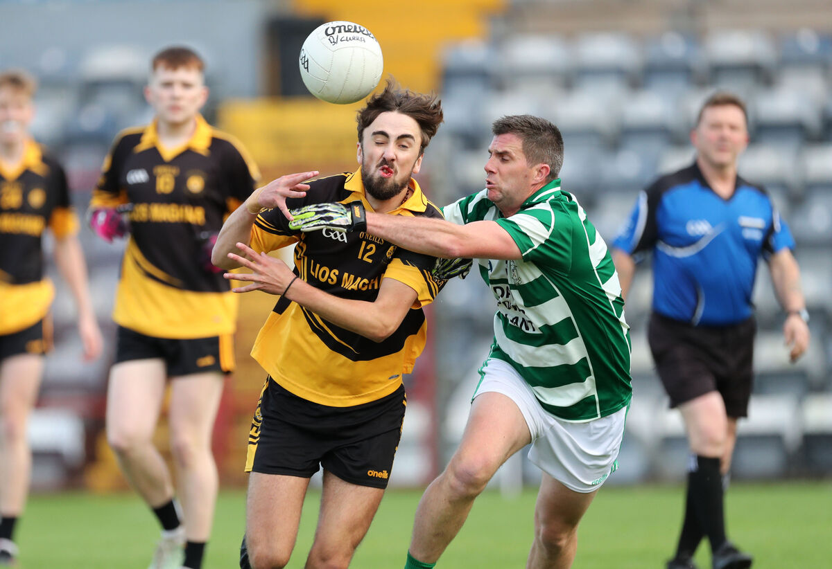  Cian O'Sullivan, Lismire, under pressure from Trevor Costigan, Ballinacurra. Picture: Jim Coughlan