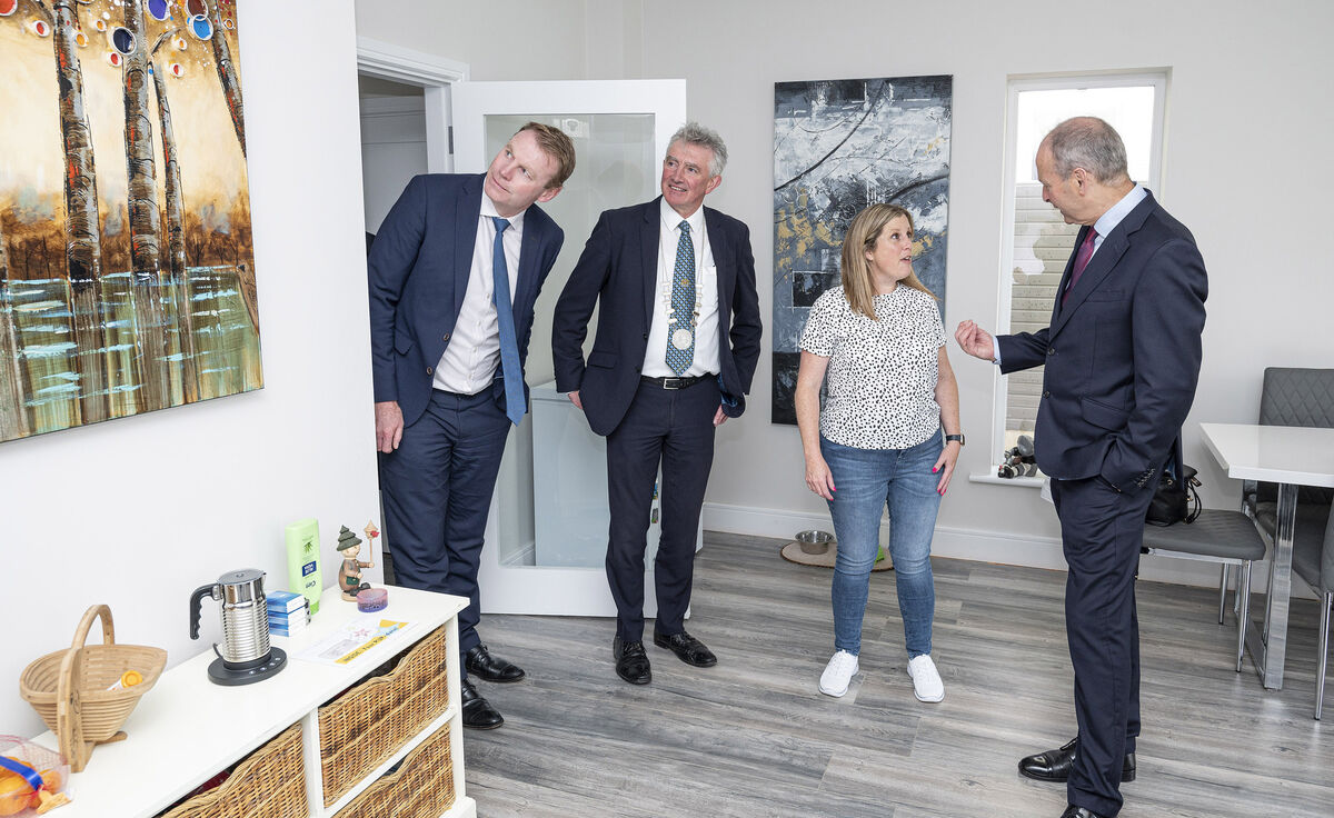 LDA CEO John Coleman, Cllr Gearóid Murphy, Cllr Pat Hayes, new homeowner Pamela Kruger and Tánaiste Micheál Martin at the LDA’s Clonmore development in Mallow, Cork. Photo: Gerard McCarthy